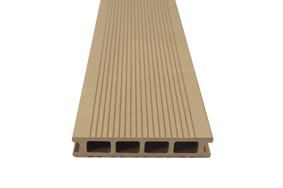 savadeck-wpc-decking-classic-teak-02_7215.webp